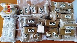 Droga, blitz a Barra: arrestato con quasi 5 chili di hashish