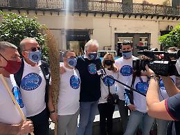 Napoli Capitale: «Spazziamo via rifiuti e degrado civile»