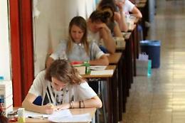Maturità, al classico Seneca e bici con ruote quadrate allo Scientifico