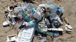 Mare Monstrum, coste campane assediate dai rifiuti