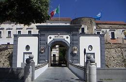 Assedio al Castello, fumo negli occhi e replica