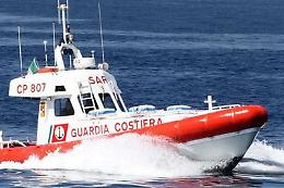 Sparito un gommone con 4 persone