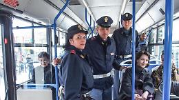 A Scampia bus scortati da carabinieri