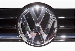 Volkswagen, nuovo crollo del titolo