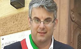 Sindaco non chiude le scuole e viene insultato sui social
