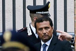 Schettino, misura alternativa al carcere: potrebbe archiviare documenti