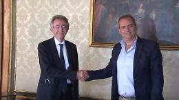 De Magistris: Manfredi ha tolto l’anima alla città. La replica: lui l’ha lasciata sfasciata