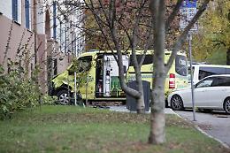 Ruba ambulanza e si lancia sulla folla ad Oslo, fermato