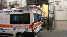 Accoltella l’ex alla gola, donna in manette