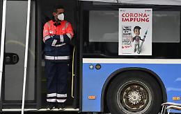 Covid in Germania, ministro: «A fine inverno vaccinati, guariti o morti»