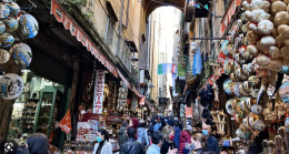 Senso unico pedonale nella strada dei presepi