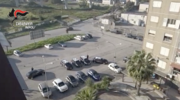Arresto nel clan Rega, spaccio di droga davanti ai bambini