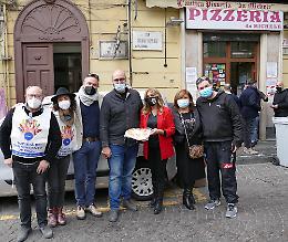 Natale di solidarietà, l’antica pizzeria da Michele dona 2.000 pizze 