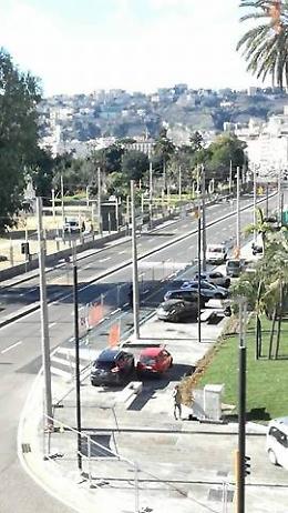 Largo Pignatelli, inaugurazione con Delrio. «È già un parcheggio abusivo»