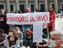 Napoli, blocco stradale dei lavoratori dello spettacolo