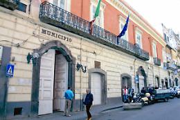 Torre Annunziata, dimessi 18 consiglieri: sciolto il Comune