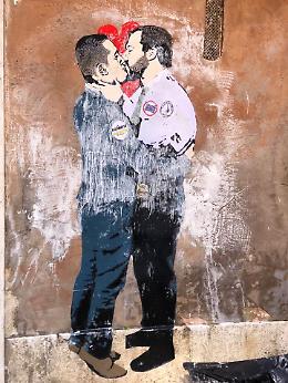 Il bacio tra Di Maio e Salvini