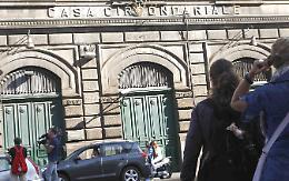 Carceri, emergenza sovraffollamento: polizia penitenziaria in piazza a Napoli