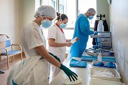 Niente stipendio per chi non si vaccina. La sentenza contro i medici no vax