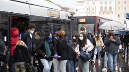 De Luca: mantenere obbligo mascherina sui mezzi di trasporto