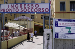 Ferro nell'addome dopo un intervento all'utero: i carabinieri del Nas al Loreto Mare