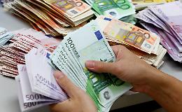 Auto rubata, armi, e migliaia di euro nascosti in casa: nei guai padre e figlio a Marano