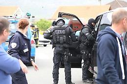 Lourdes: uomo si barrica in casa, spara e tiene due persone in ostaggio