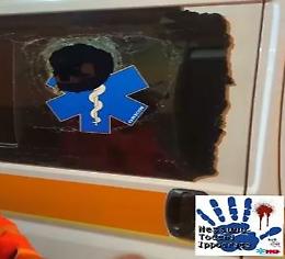 Lanciano mattone contro ambulanza: sfiorata la tragedia