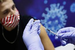 Pfizer e AstraZeneca, una dose di vaccino abbatte rischio covid