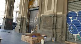 Paura al Duomo: vigile aggredito da un clochard spara e lo ferisce 