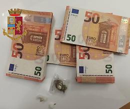 Droga in tasca e a casa quasi 8mila euro falsi