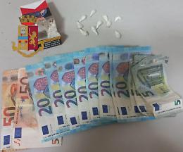 Spaccio in piazza, bloccato pusher