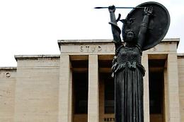 Scavalca muro della Sapienza, morto 26enne