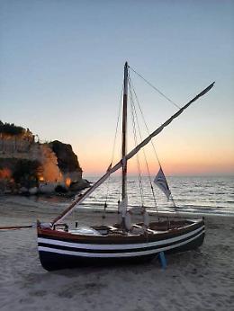 Navigazione a vela latina lungo costa da Monte di Procida a Gaeta