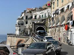 Amalfi: targhe alterne su Statale, turisti con prenotazione e proprietari di case potranno circolare