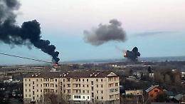 Mosca bombarda i granai al porto di Odessa