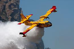 Incendi: Protezione Civile, oggi 19 richieste intervento aereo