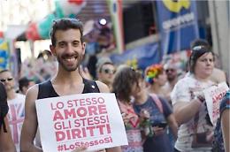 Unioni gay, il Pd attacca la Chiesa: «Fuori dal tempo»
