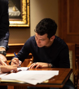Lozano firma con il Napoli, il tweet di De Laurentiis: «Benvenuto Hirving»