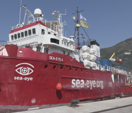 Migranti, multa e fermo amministrativo per la nave Sea Eye a Salerno