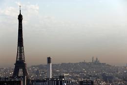 Parigi, allarme bomba: evacuata Tour Eiffel