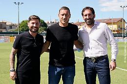 Totti visita il Benevento, incontro con Foggia e Caserta