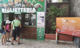 Zoo di Napoli con i colori arcobaleno contro i pregiudizi
