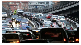 Tangenziale. È caos: si sospenda il pedaggio. Struttura ammalorata