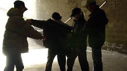 Con mazze da baseball seminano il panico, ferito un 17enne