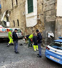  Montecalvario, rimossi paletti abusivi