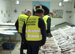 Controlli Asl Napoli 1, sequestro di mozzarella e baccalà