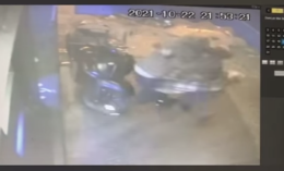 Napoli, video choc: ragazza rapinata e trascinata con l'auto