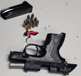 Pistola in auto, due arresti ad Afragola