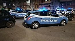Via da casa per violenze, si arrampica per entrare: arrestato